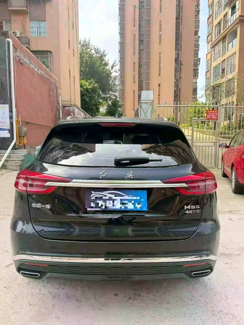 红旗HS5 驾驶室