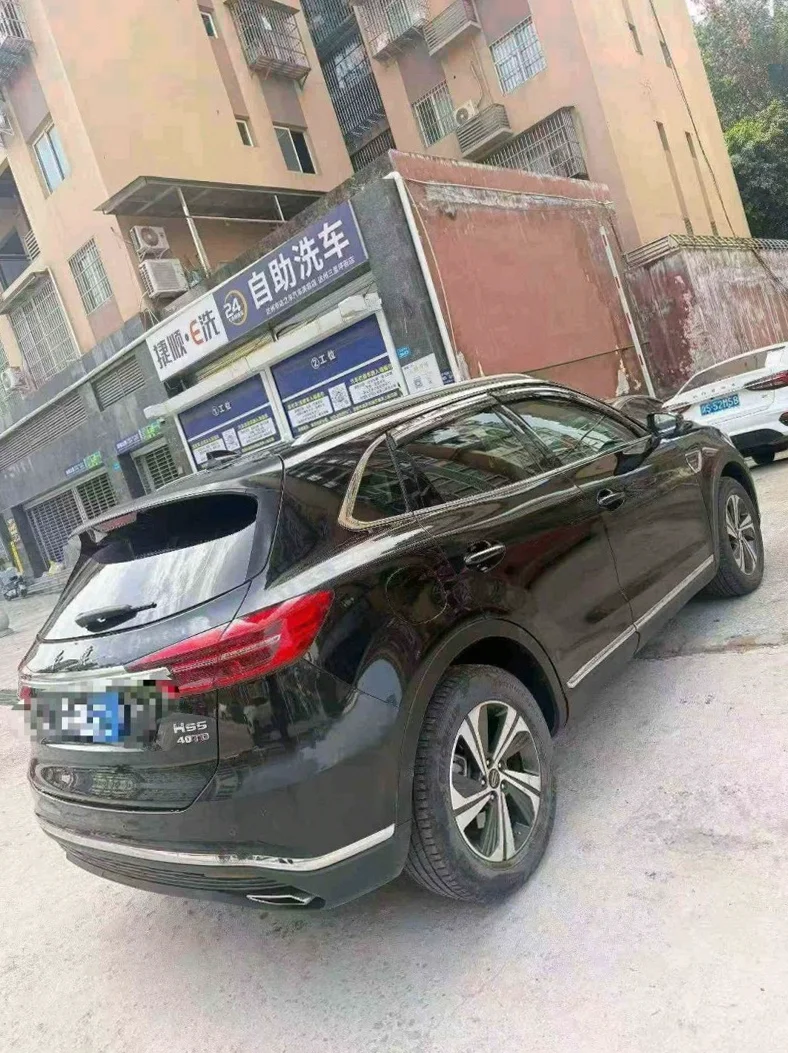 红旗HS5 后面外观一