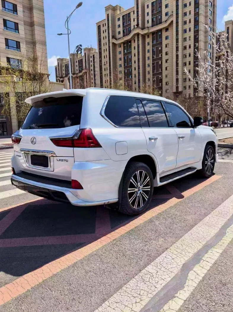 雷克萨斯LX 驾驶室