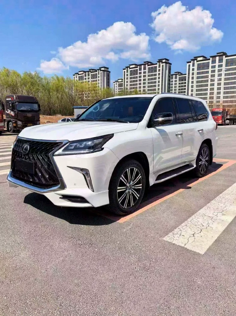 雷克萨斯LX 正面外观二