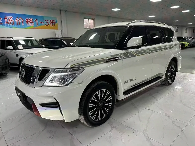 日产途乐 正面外观二