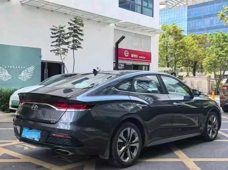 现代菲斯塔 后面外观一