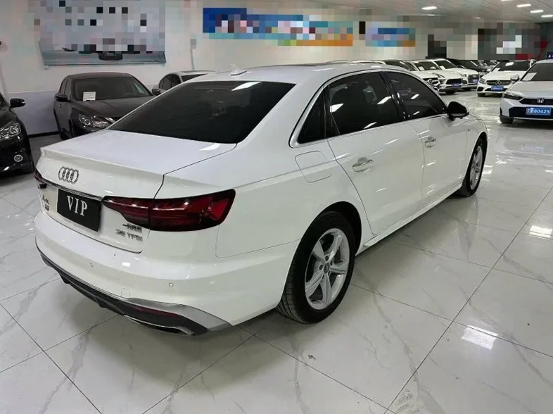 奥迪A4L 后面外观一