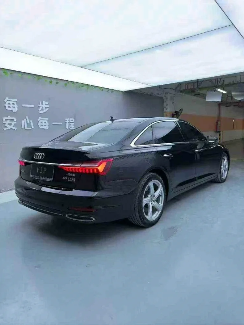 奥迪A6L 内饰后排