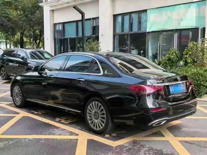 奔驰E 驾驶室