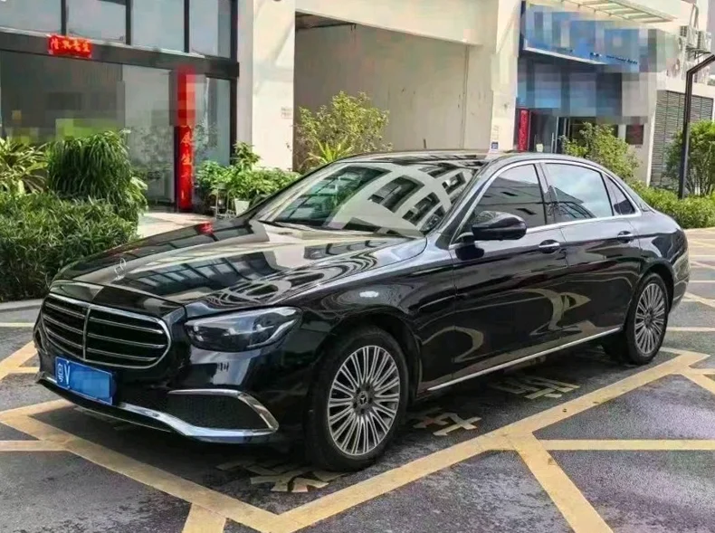 奔驰E 后面外观三