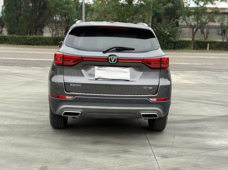 长安汽车CS75 后面外观三