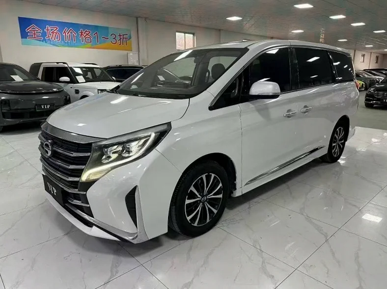 传祺M8 正面外观二