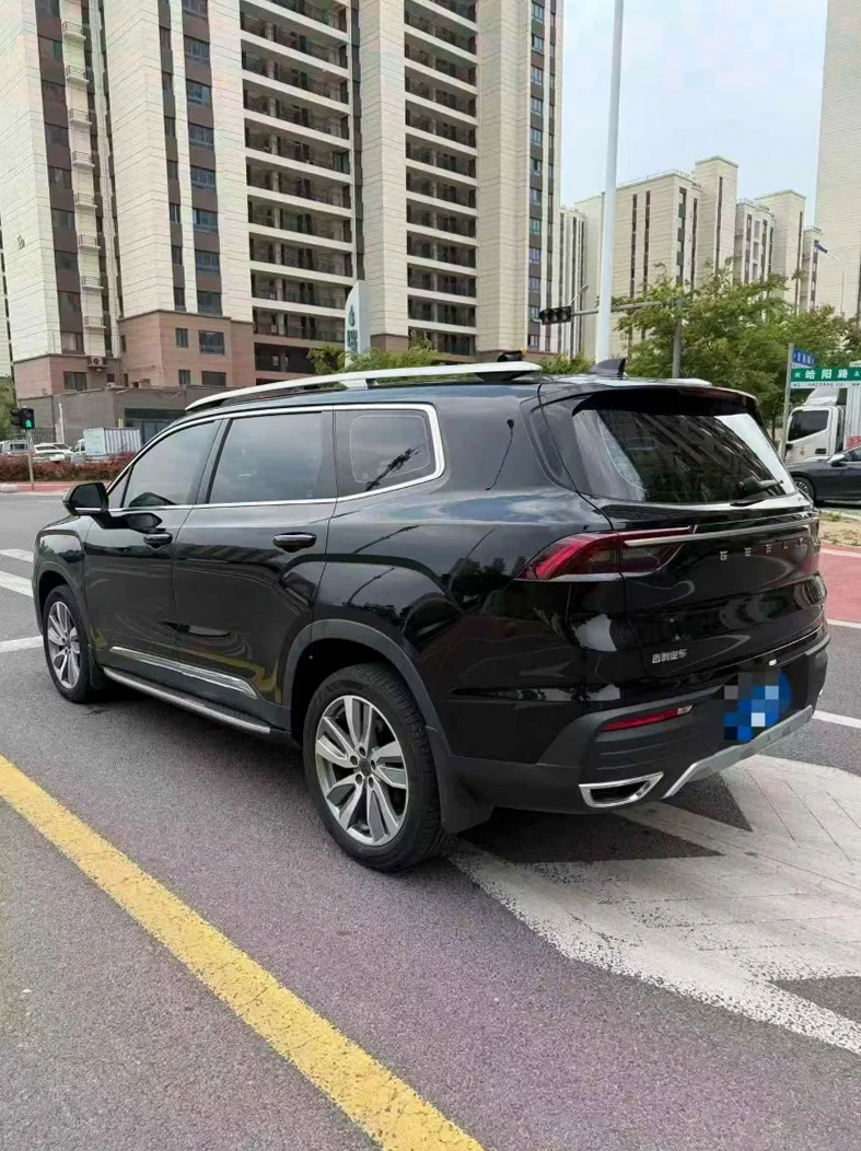 吉利豪越 内饰前排