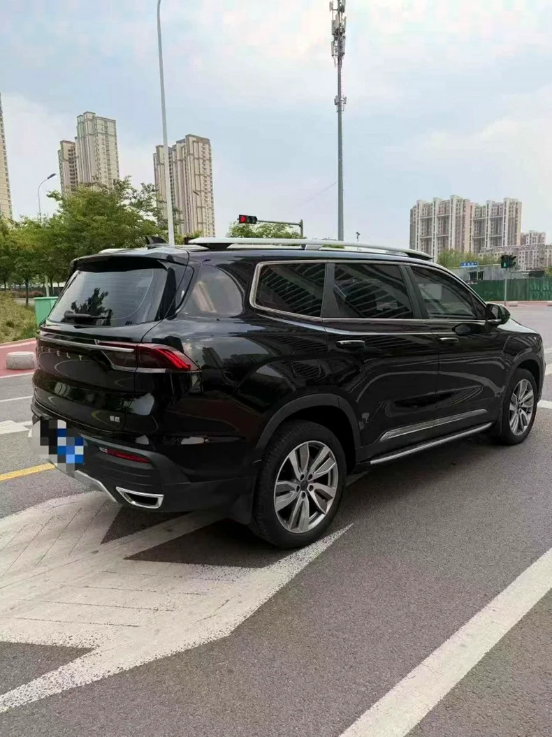 吉利豪越 内饰后排