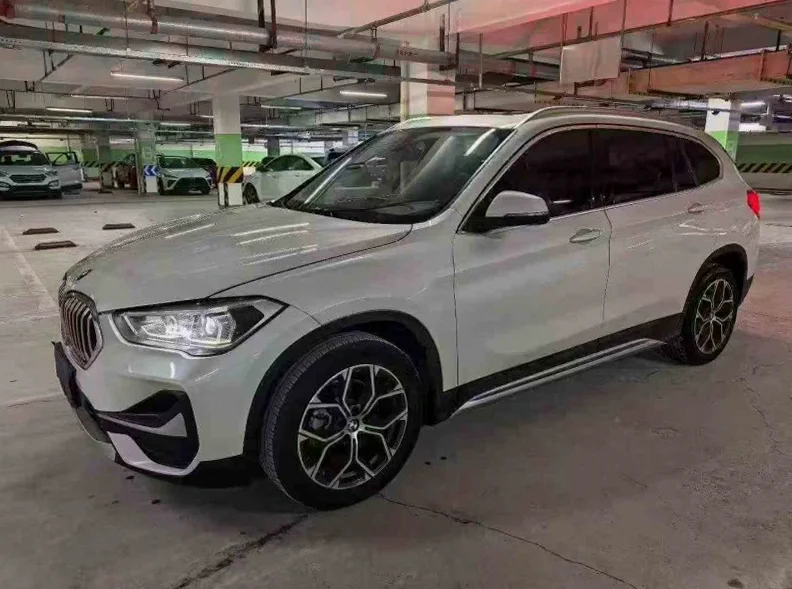 宝马X4 正面外观二