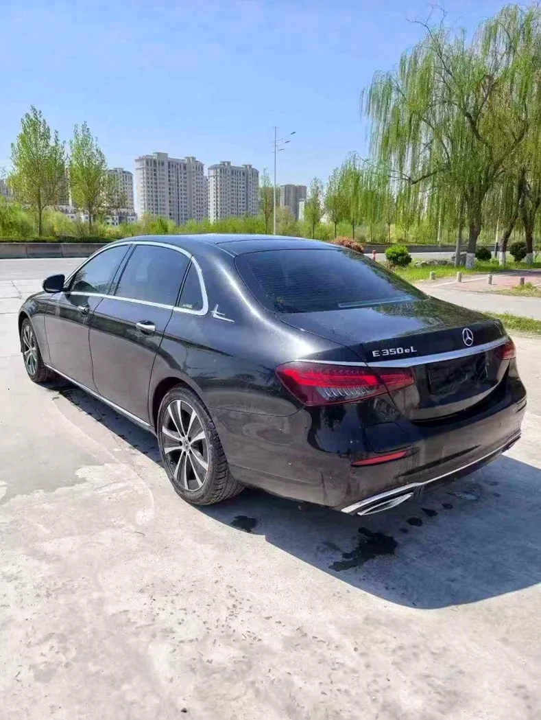 奔驰E 后面外观三