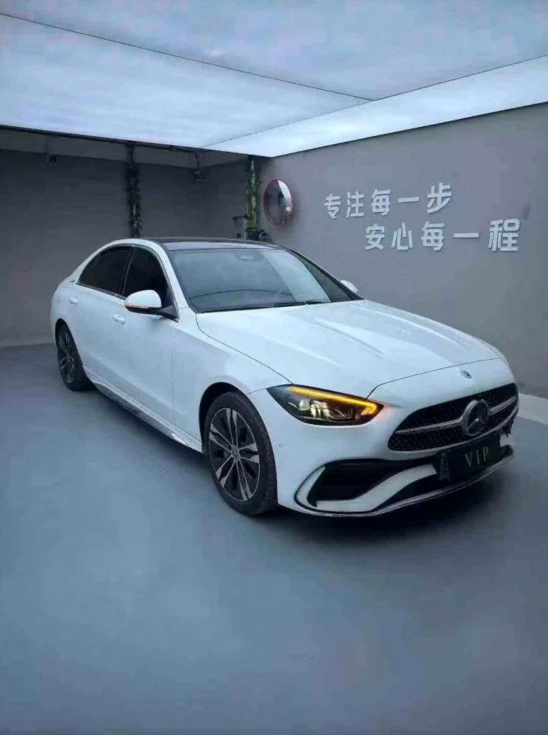 奔驰C 正面外观三