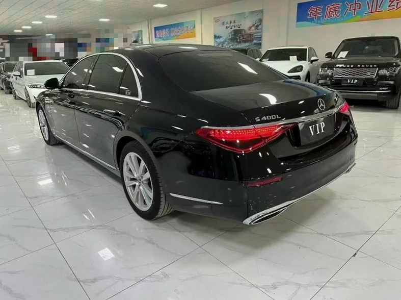 奔驰S 后面外观三