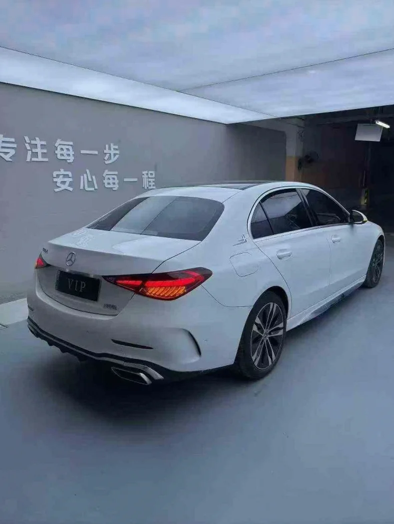 奔驰C 驾驶室