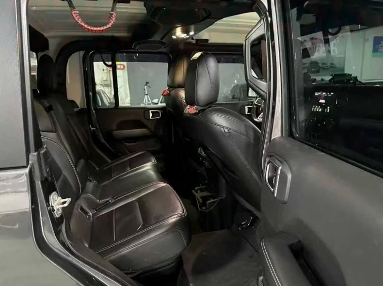 Jeep牧马人 内饰后排
