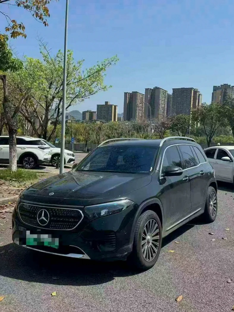 奔驰EQB 正面外观三