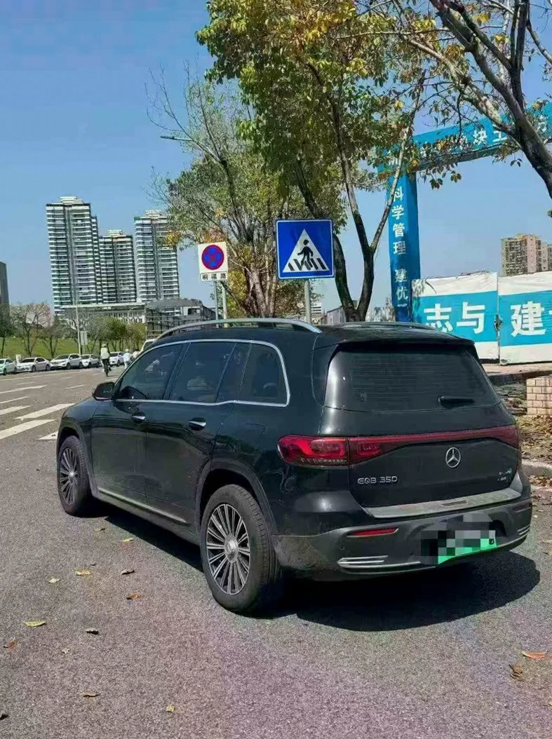 奔驰EQB 内饰前排