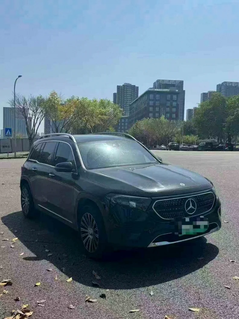 奔驰EQB 正面外观二