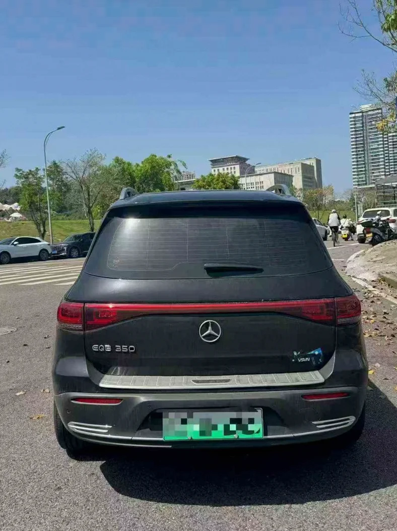 奔驰EQB 驾驶室