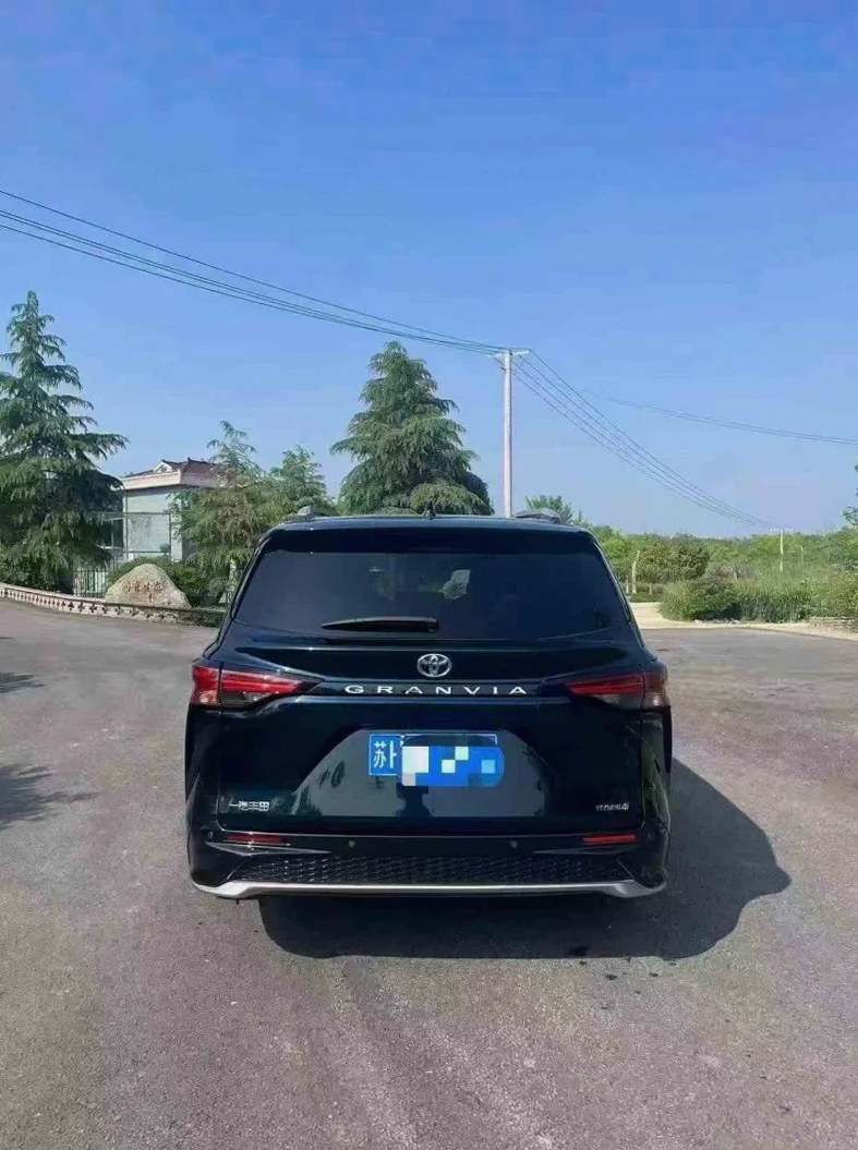 丰田格瑞维亚 内饰后排