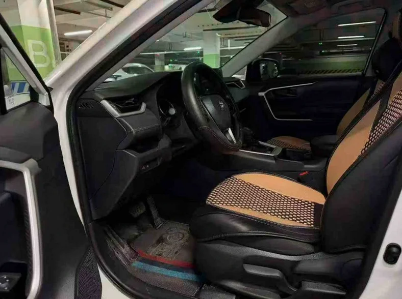 丰田RAV4荣放 后面外观二