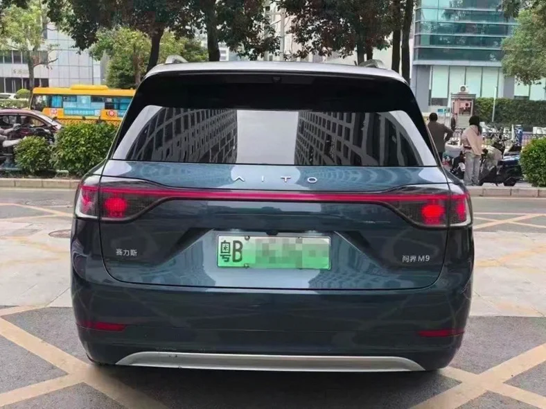 华为智选问界 后面外观二