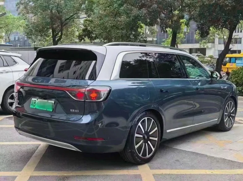 华为智选问界 后面外观三