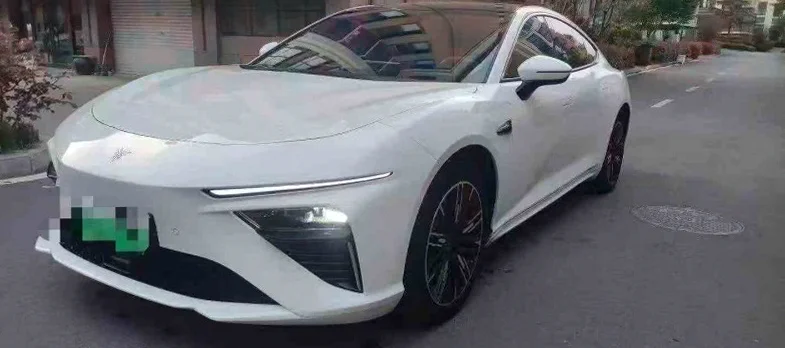 哪吒S 正面外观三