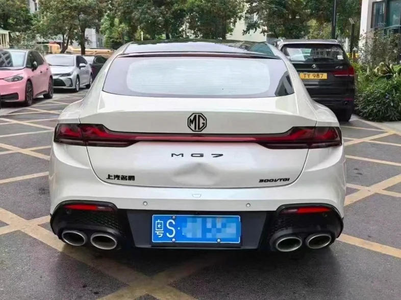 名爵7 内饰后排
