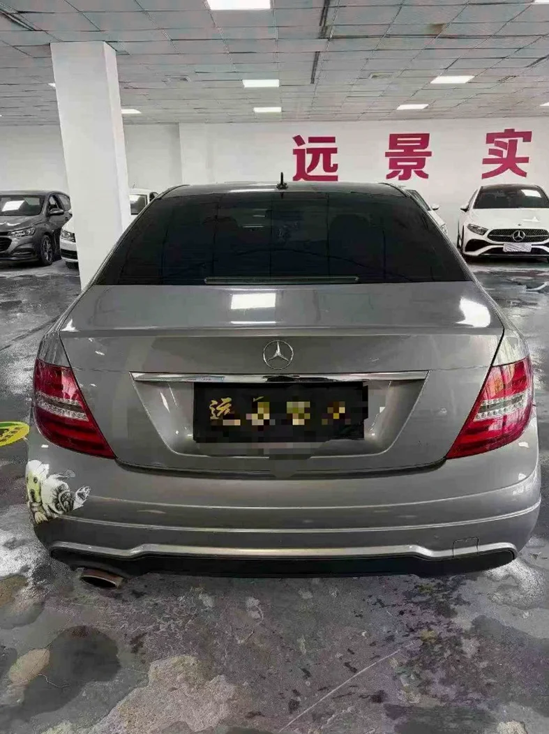 奔驰C 后面外观二