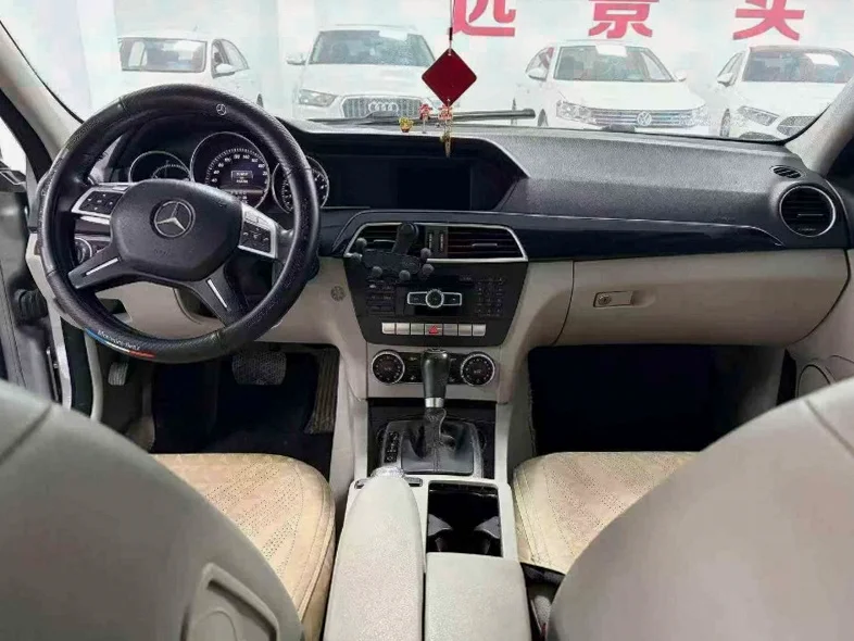 奔驰C 正面外观三