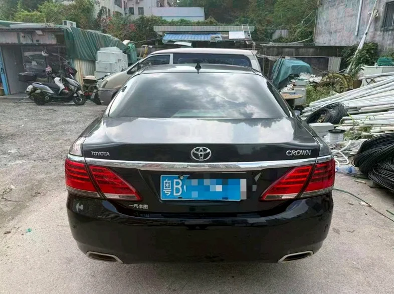 丰田皇冠 内饰后排