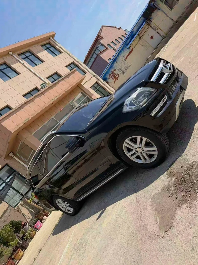 奔驰GL 正面外观二