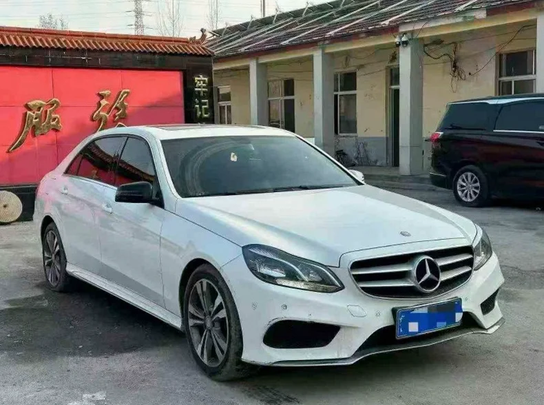奔驰E 正面外观三