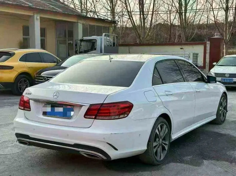 奔驰E 后面外观三