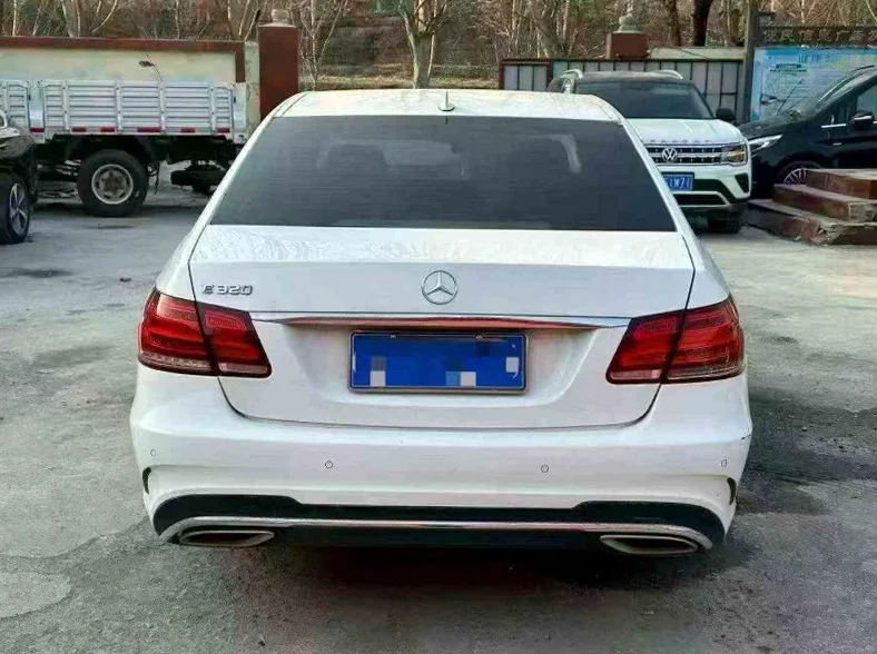奔驰E 后面外观二