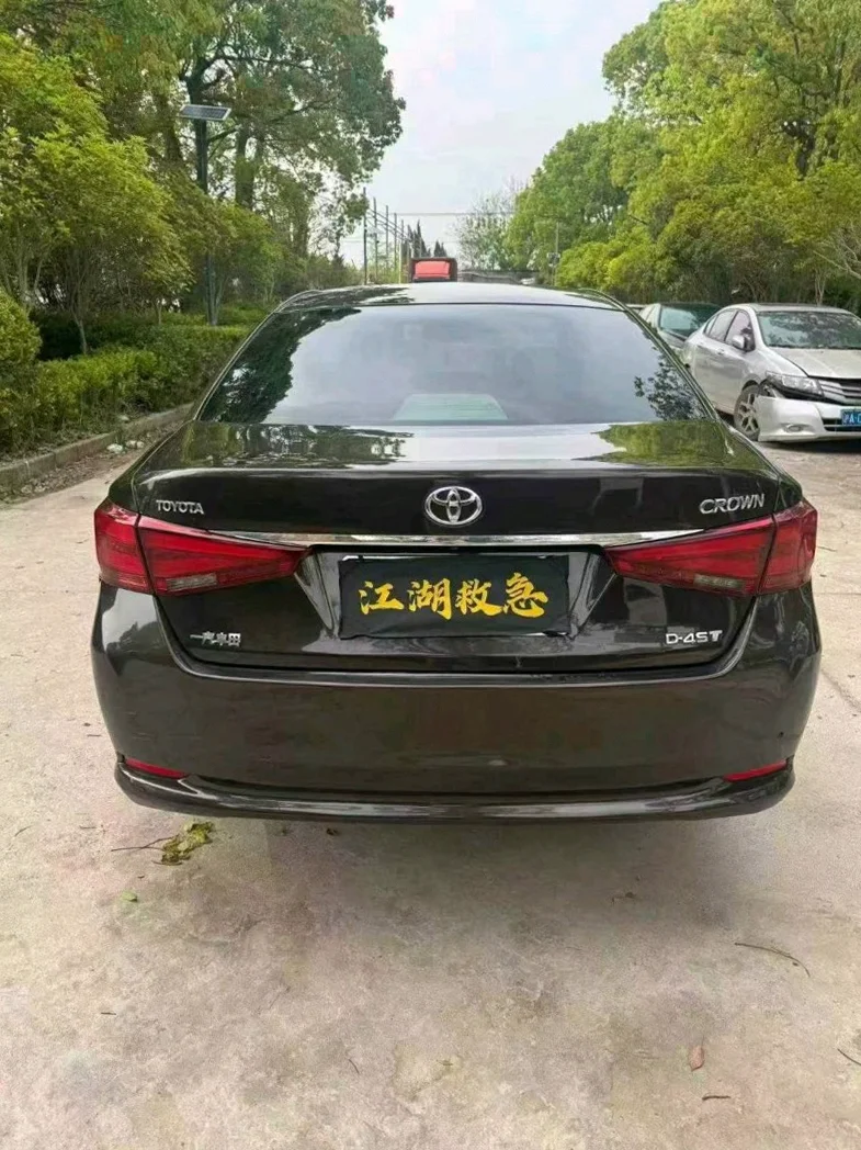 丰田皇冠 后面外观三
