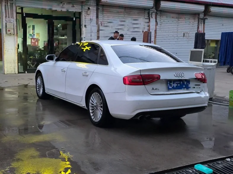 奥迪A4L 内饰前排