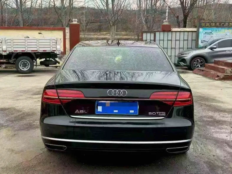奥迪A8L 驾驶室