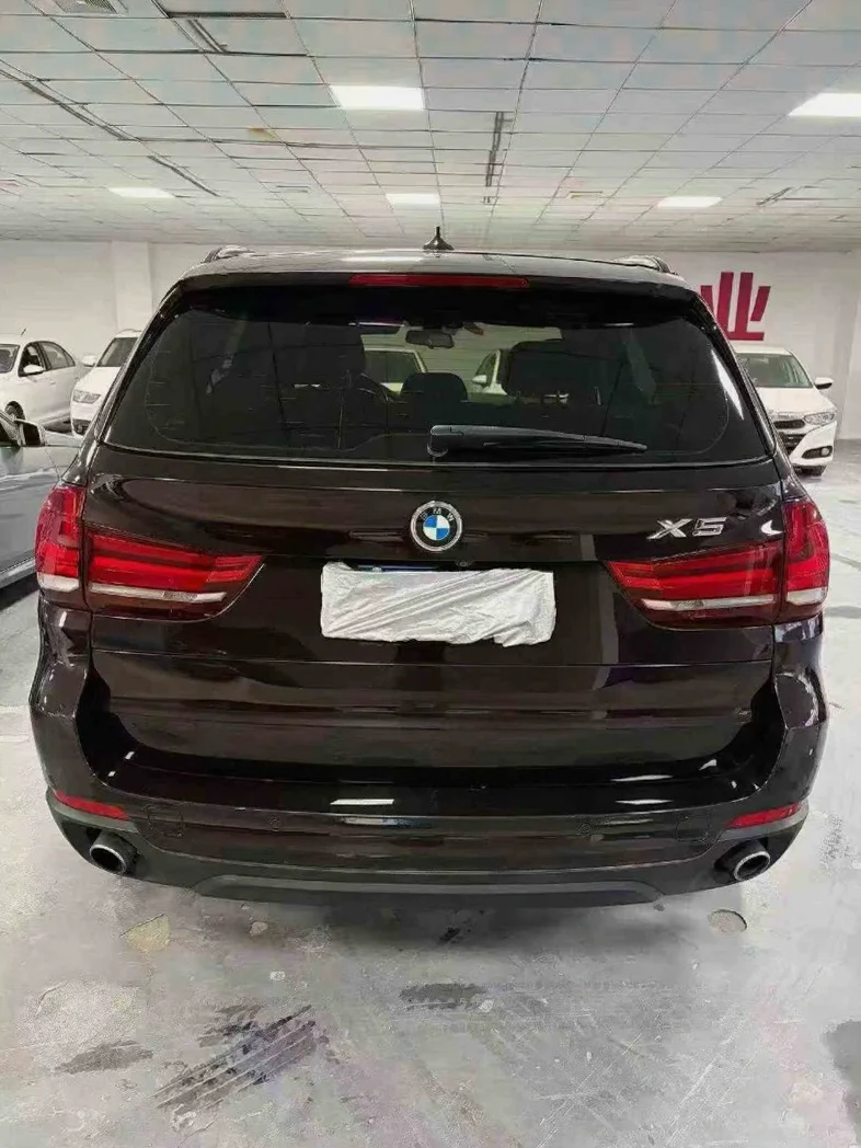 宝马X5 后面外观二