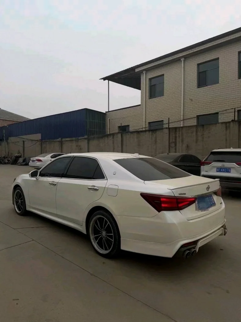 丰田皇冠 后面外观三