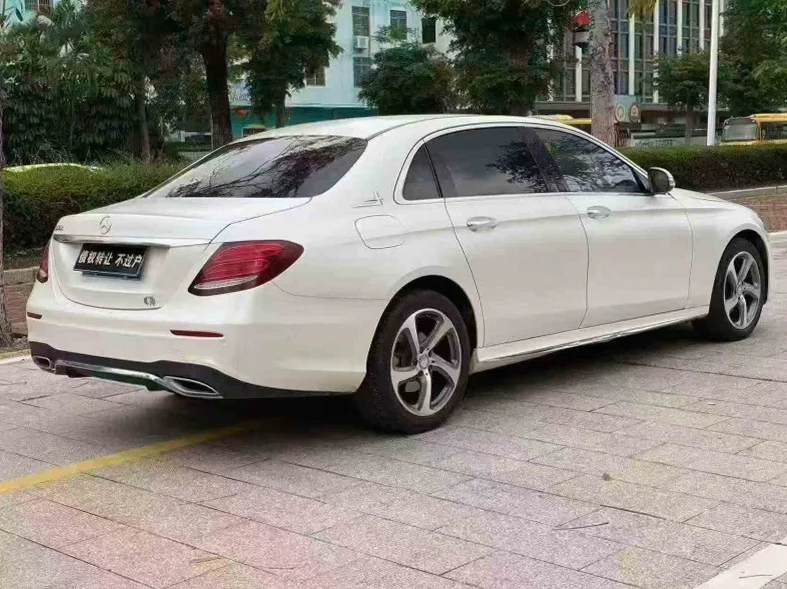 奔驰E 内饰前排
