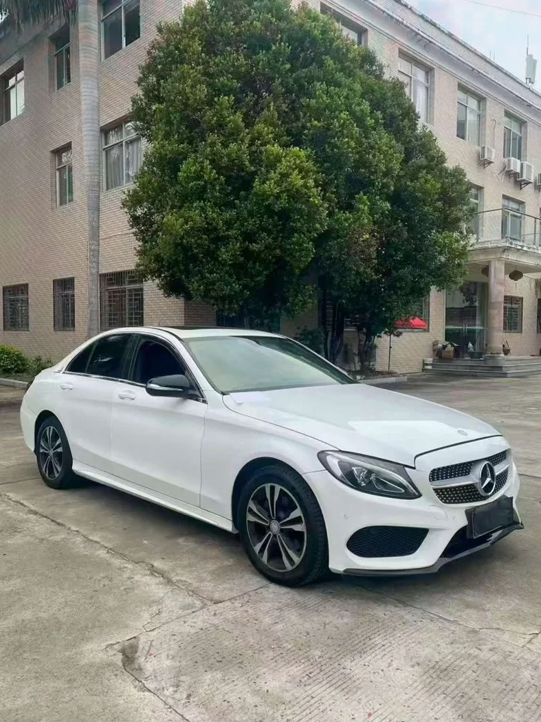 奔驰C 正面外观二