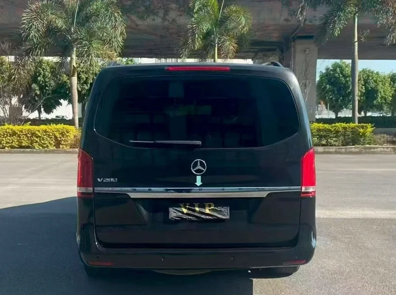 奔驰V 驾驶室