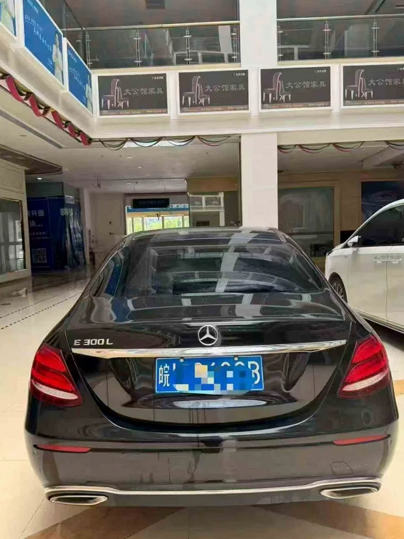 奔驰E 驾驶室