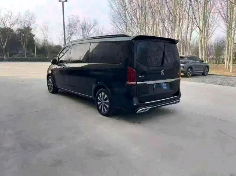 奔驰威霆 后面外观二