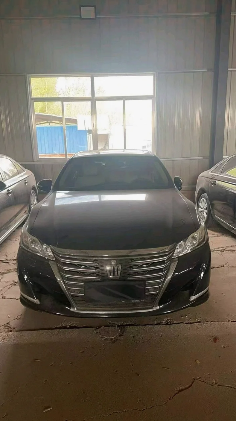 17年丰田皇冠 2.5V6
