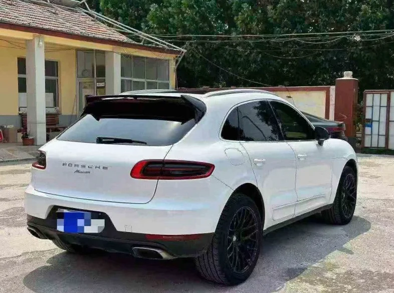 保时捷Macan 后面外观三