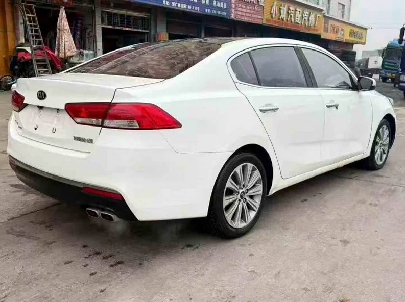 起亚K4 后面外观三